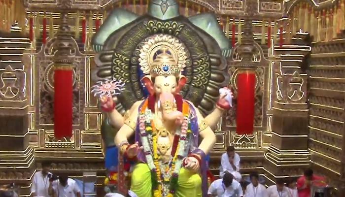 'लालबागचा राजा' च्या उत्पन्नात २ कोटींची घट 'लालबागचा राजा' च्या उत्पन्नात २ कोटींची घट