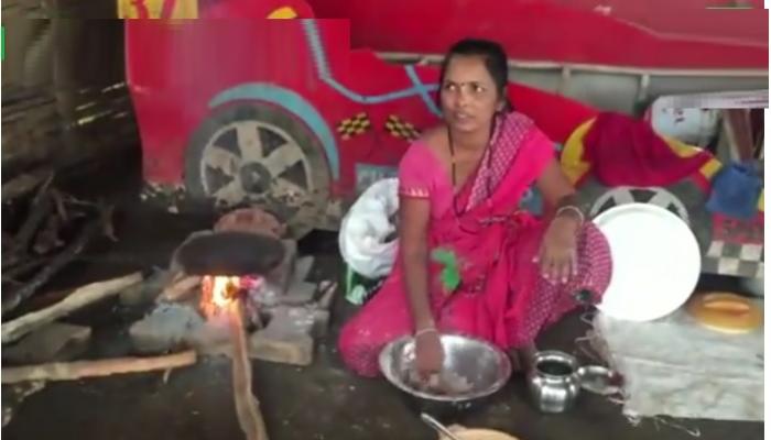 आरोग्य वर्धक नाचणीची भाकरी आरोग्य वर्धक नाचणीची भाकरी