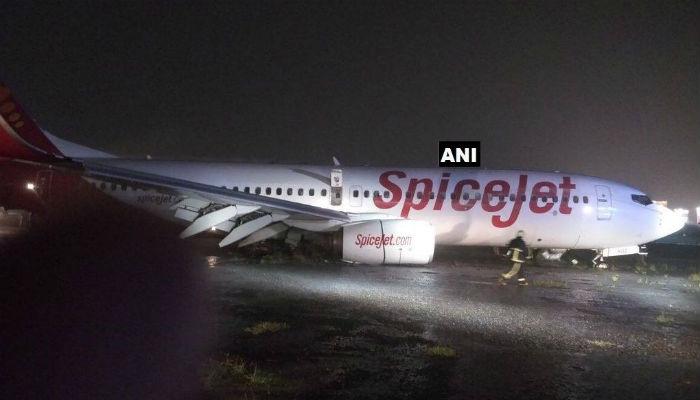 मुंबई विमानतळावर स्पाइस जेटचे विमान घसरले, मोठा अनर्थ टळला! मुंबई विमानतळावर स्पाइस जेटचे विमान घसरले, मोठा अनर्थ टळला!