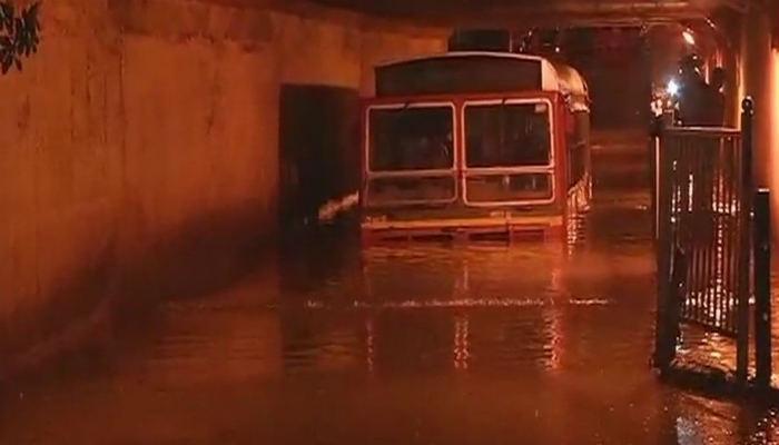 मुंबईत पावसामुळे कुठे काय स्थिती? मुंबईत पावसामुळे कुठे काय स्थिती?