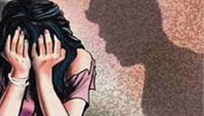 धावत्या ट्रेनमध्ये महिलेवर बलात्कार धावत्या ट्रेनमध्ये महिलेवर बलात्कार