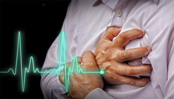 WorldHeartDay : हार्ट अटॅक आल्यानंतर या '८' गोष्टींची मदत तात्काळ करा WorldHeartDay : हार्ट अटॅक आल्यानंतर या '८' गोष्टींची मदत तात्काळ करा