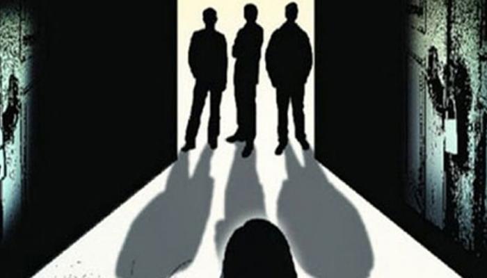अल्पवयीन मुलीवर बलात्कार, आरोपींनी व्हायरल केला व्हिडिओ अल्पवयीन मुलीवर बलात्कार, आरोपींनी व्हायरल केला व्हिडिओ