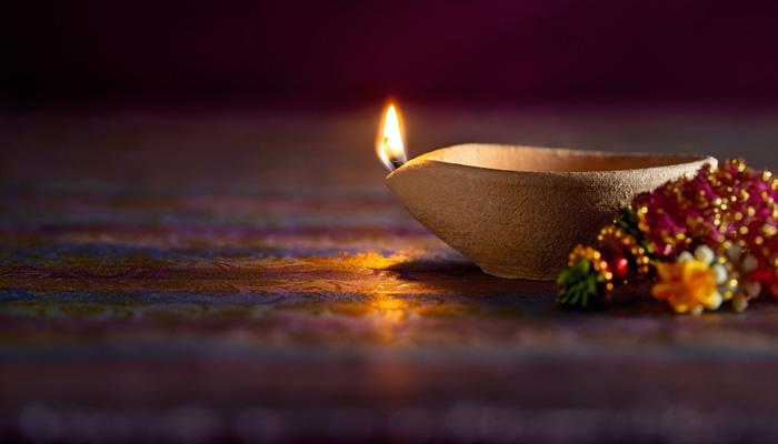 अमावस्येच्या दिवशीच का करतात लक्ष्मीपूजन? अमावस्येच्या दिवशीच का करतात लक्ष्मीपूजन?