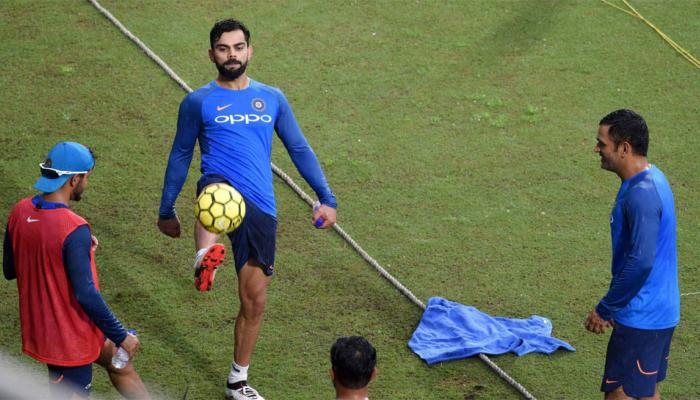 कोहली बनला फुटबॉल टीमचाही कॅप्टन, धोनीही देईल साथ कोहली बनला फुटबॉल टीमचाही कॅप्टन, धोनीही देईल साथ