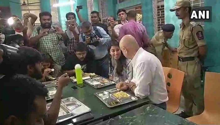 अनुपम खेर यांचा एफटीआयआयच्या विद्यार्थ्यांशी संवाद अनुपम खेर यांचा एफटीआयआयच्या विद्यार्थ्यांशी संवाद