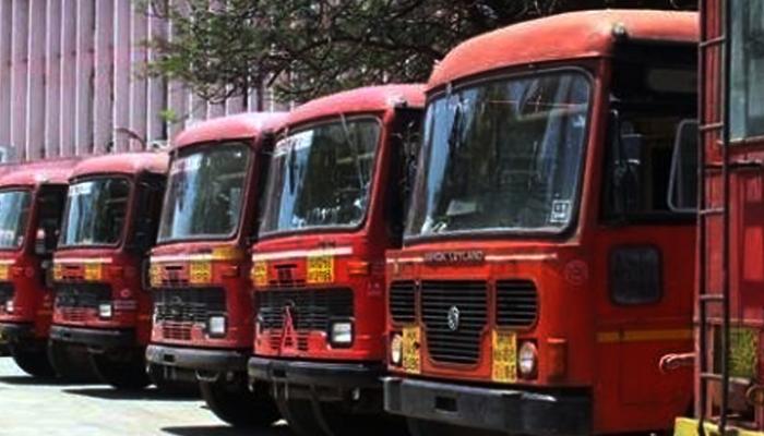 एसटी संपाचा गैरफायदा घेत खासगी बस चालकांकडून प्रवाशांची लूट एसटी संपाचा गैरफायदा घेत खासगी बस चालकांकडून प्रवाशांची लूट