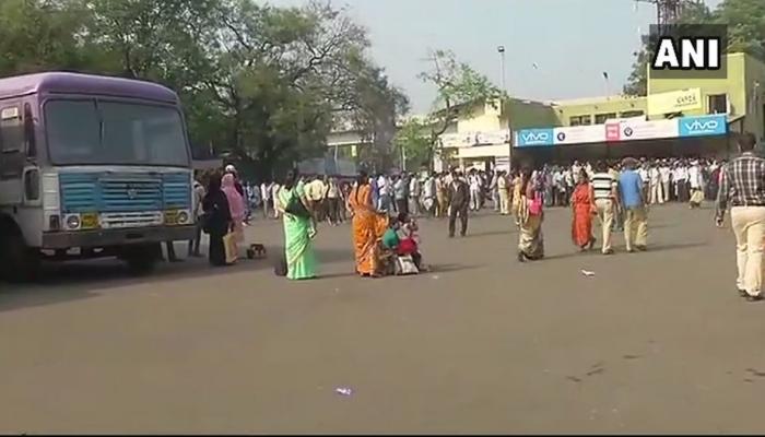 एसटी कर्मचाऱ्यांचा संप अखेर मागे एसटी कर्मचाऱ्यांचा संप अखेर मागे