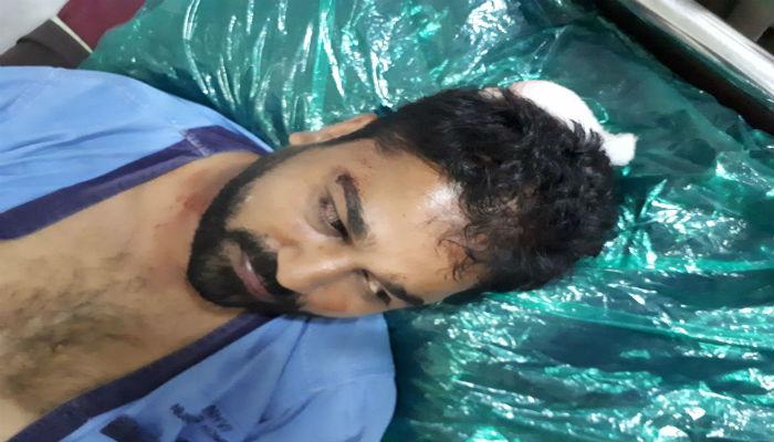 मनसे कार्यकर्त्यांवर फेरीवाल्यांचा हल्ला मनसे कार्यकर्त्यांवर फेरीवाल्यांचा हल्ला