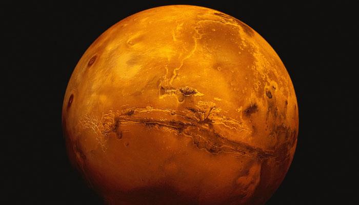 मंगळ ग्रहावर जाण्यासाठी १ लाखाहून अधिक भारतीयांनी केलं बुकिंग मंगळ ग्रहावर जाण्यासाठी १ लाखाहून अधिक भारतीयांनी केलं बुकिंग