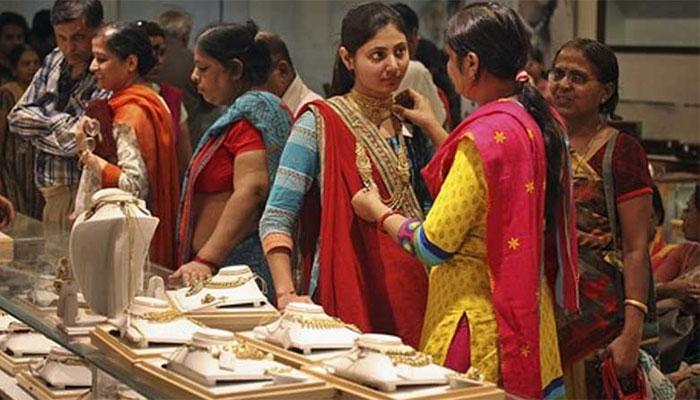 सलग दुसऱ्या दिवशी सोन्याच्या दरात घसरण सलग दुसऱ्या दिवशी सोन्याच्या दरात घसरण