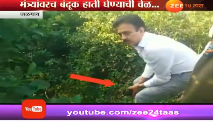 बिबट्याला पकडण्यासाठी गिरीश महाजन यांचा स्टंट बिबट्याला पकडण्यासाठी गिरीश महाजन यांचा स्टंट