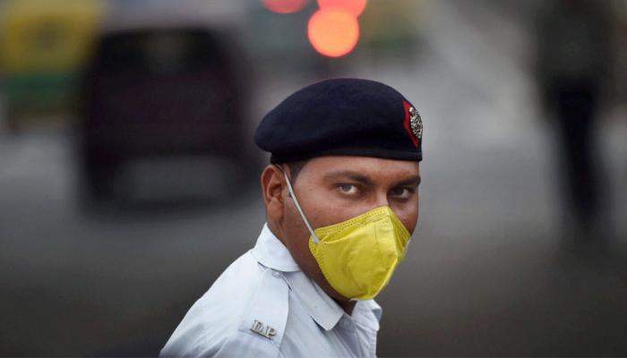 दिल्लीत या '3' अटींवर ऑड-इव्हनचा फॉर्म्युला होणार लागू दिल्लीत या '3' अटींवर ऑड-इव्हनचा फॉर्म्युला होणार लागू