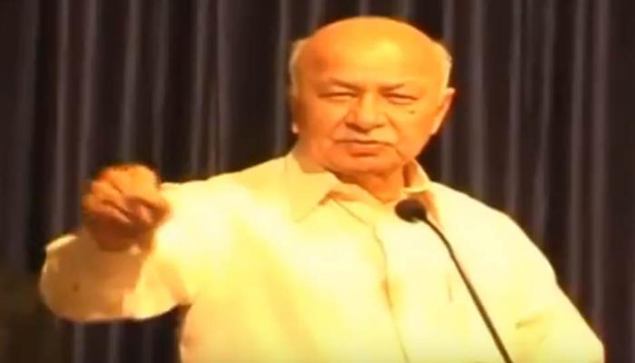 सुशीलकुमार शिंदे यांनी सांगितला एक भन्नाट किस्सा सुशीलकुमार शिंदे यांनी सांगितला एक भन्नाट किस्सा