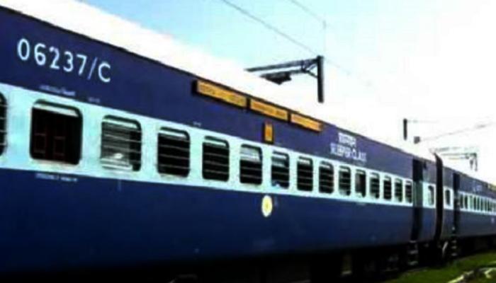 नववर्षानिमित्ताने कोकण रेल्वे मार्गावर १६ विशेष गाड्या नववर्षानिमित्ताने कोकण रेल्वे मार्गावर १६ विशेष गाड्या