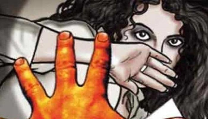 लष्कराच्या जवानाकडून महिलेची गावभर धिंड लष्कराच्या जवानाकडून महिलेची गावभर धिंड