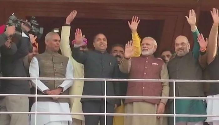 हिमाचलचे मुख्यमंत्री म्हणून ठाकूर यांनी घेतली शपथ हिमाचलचे मुख्यमंत्री म्हणून ठाकूर यांनी घेतली शपथ