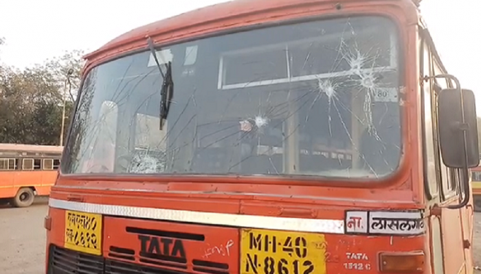 'महाराष्ट्र बंद'च्या दिवशी एसटीचं २० कोटींचं नुकसान 'महाराष्ट्र बंद'च्या दिवशी एसटीचं २० कोटींचं नुकसान