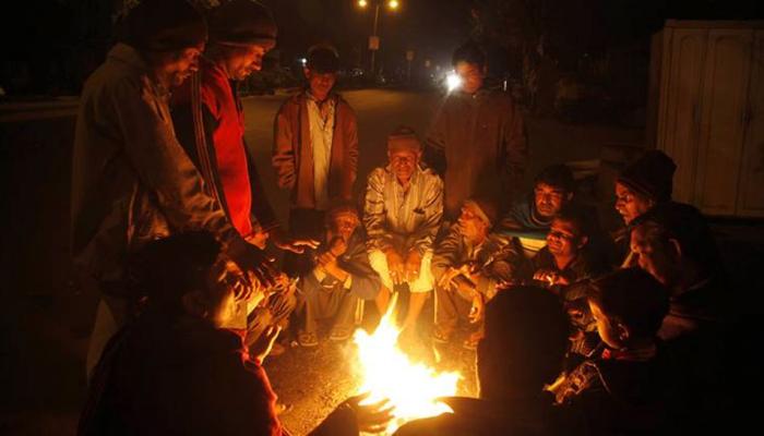 उत्तर प्रदेशात थंडीने गारठून दोघांचा मृत्यू उत्तर प्रदेशात थंडीने गारठून दोघांचा मृत्यू