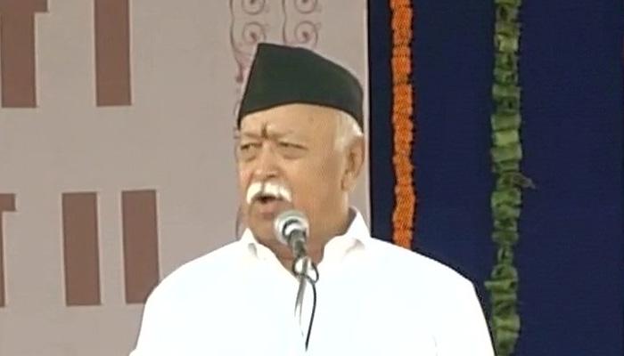 जाती-धर्मावरून भेदभाव करु नका, सरसंघचालकांचं स्वयंसेवकांना आवाहन जाती-धर्मावरून भेदभाव करु नका, सरसंघचालकांचं स्वयंसेवकांना आवाहन