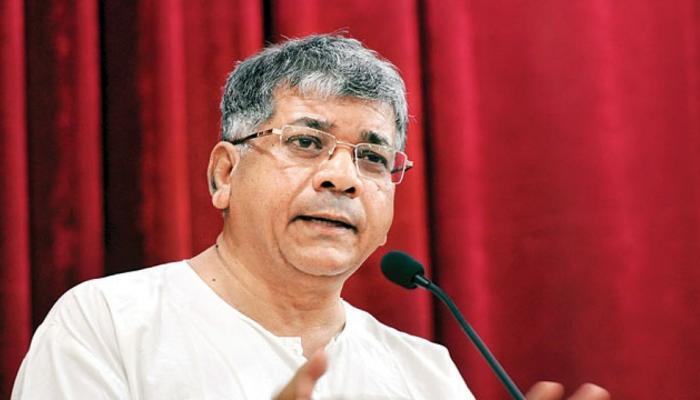एकबोटे आणि भिडेंना अटक का नाही? - आंबेडकरांचा सवाल एकबोटे आणि भिडेंना अटक का नाही? - आंबेडकरांचा सवाल