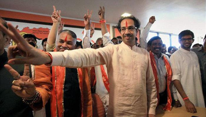 मातोश्रीवर नेत्यांची महत्वाची बैठक, काय आहे कारण? मातोश्रीवर नेत्यांची महत्वाची बैठक, काय आहे कारण?