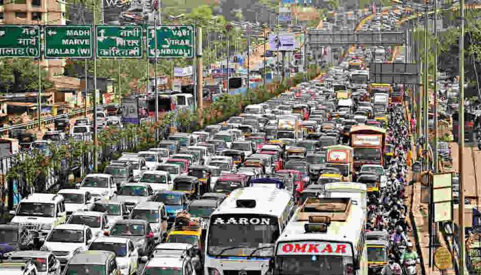 मुंबई-पुणे महामार्गावरील वाहतूक कोंडीची माहिती आता एसएमएसवर मुंबई-पुणे महामार्गावरील वाहतूक कोंडीची माहिती आता एसएमएसवर