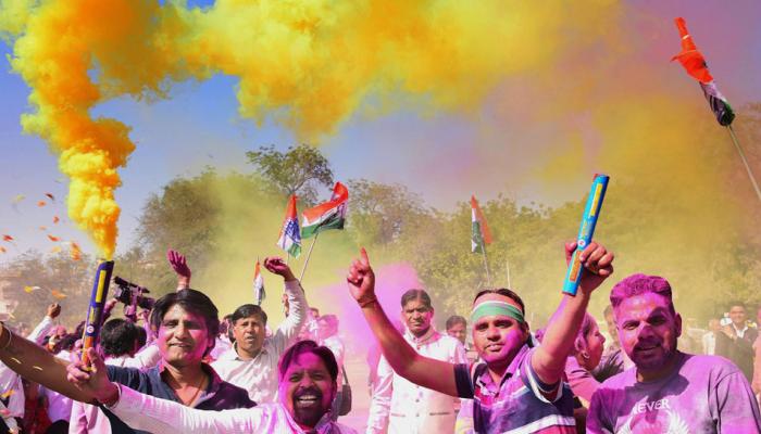 गुजरात निवडणूक ट्रेलर, राजस्थान पोटनिवडणूक मध्यांतर तर २०१९ ला सिनेमा ; सेनेचा भाजपला इशारा गुजरात निवडणूक ट्रेलर, राजस्थान पोटनिवडणूक मध्यांतर तर २०१९ ला सिनेमा ; सेनेचा भाजपला इशारा