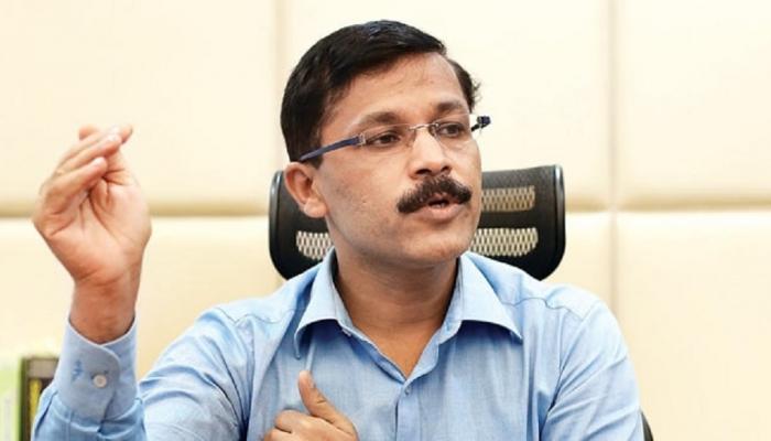तुकाराम मुंढे फक्त एकाच माणसाला घाबरतात तुकाराम मुंढे फक्त एकाच माणसाला घाबरतात