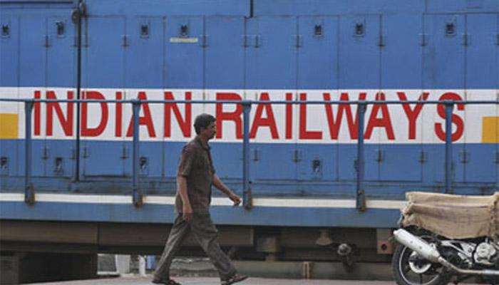 Railway Recruitment 2018: १० उत्तीर्ण मंडळींना मोठी संधी Railway Recruitment 2018: १० उत्तीर्ण मंडळींना मोठी संधी