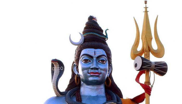 महाशिवरात्री २०१८: भगवान शंकराच्या गळ्यात नाग का असतो? महाशिवरात्री २०१८: भगवान शंकराच्या गळ्यात नाग का असतो?