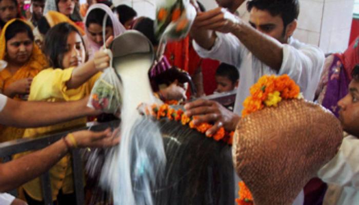 महाशिवरात्रीला 'या' रंगाचे कपडे घालू नका! महाशिवरात्रीला 'या' रंगाचे कपडे घालू नका!