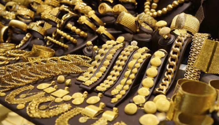 सोनं-चांदीच्या दरात घट, पाहा किती आहे प्रति तोळा दर सोनं-चांदीच्या दरात घट, पाहा किती आहे प्रति तोळा दर