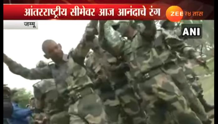 सीमा सुरक्षा दलाच्या जवानांनी साजरी केली धुळवड सीमा सुरक्षा दलाच्या जवानांनी साजरी केली धुळवड
