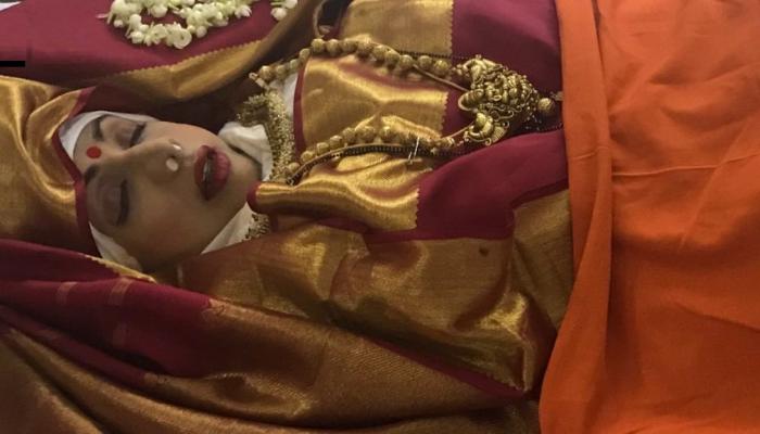'या' व्यक्तीने केला श्रीदेवीचा अखेरचा मेकअप 'या' व्यक्तीने केला श्रीदेवीचा अखेरचा मेकअप