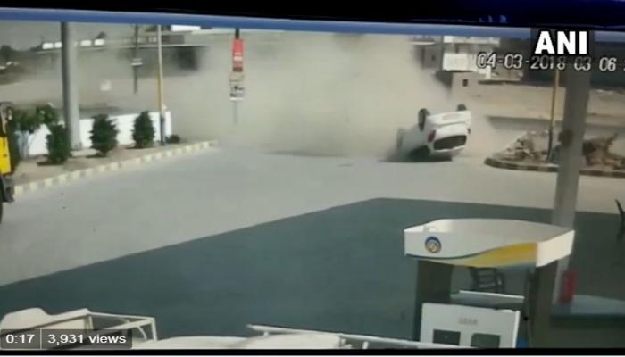 Watch: सीसीटीव्हीत कैद झाला थरकाप उडविणारा अपघात Watch: सीसीटीव्हीत कैद झाला थरकाप उडविणारा अपघात