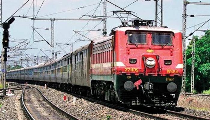 खुशखबर : १ एप्रिलपासून स्वस्त होणार रेल्वे प्रवास, या गोष्टींच्या किमतीतही कपात खुशखबर : १ एप्रिलपासून स्वस्त होणार रेल्वे प्रवास, या गोष्टींच्या किमतीतही कपात