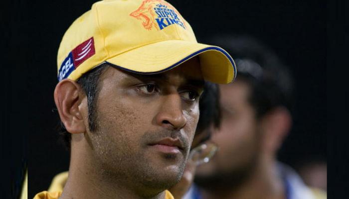 IPL 11 - अन महेंंद्रसिंंग धोनी झाला भावूक IPL 11 - अन महेंंद्रसिंंग धोनी झाला भावूक