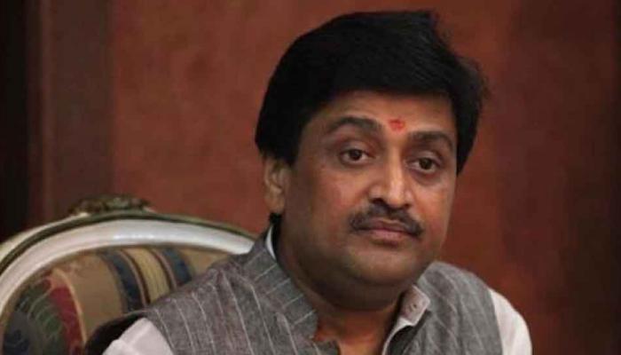पेट्रोलच्या वाढलेल्या किंमतीवर अशोक चव्हाणांचा टोला... पेट्रोलच्या वाढलेल्या किंमतीवर अशोक चव्हाणांचा टोला...