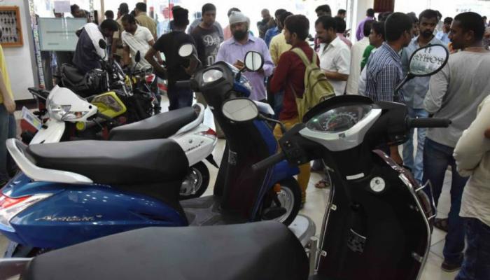 TVS गाड्यांच्या किमतीत बदल, वीगो स्कूटर झाली स्वस्त तर apache झाली महाग TVS गाड्यांच्या किमतीत बदल, वीगो स्कूटर झाली स्वस्त तर apache झाली महाग