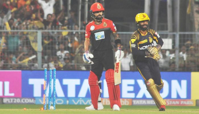 कार्तिकची रणनिती, नितीश राणानं दोन बॉलमध्ये केलं विराट-एबीला आऊट कार्तिकची रणनिती, नितीश राणानं दोन बॉलमध्ये केलं विराट-एबीला आऊट