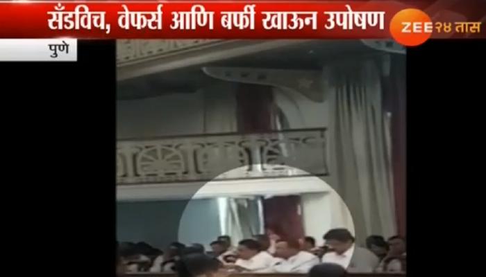 भाजपा आमदारांचे सॅंडविच खाऊन उपोषण भाजपा आमदारांचे सॅंडविच खाऊन उपोषण