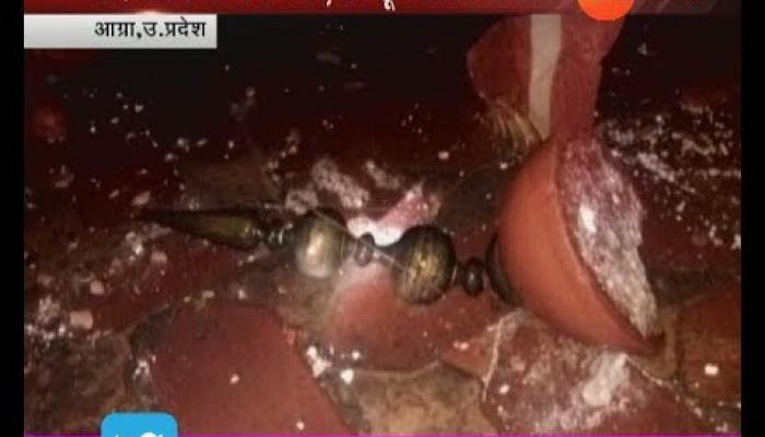 ताजमहालाला वादळी वाऱ्याचा तडाखा, रॉयल गेटचा स्तंभ कोसळला ताजमहालाला वादळी वाऱ्याचा तडाखा, रॉयल गेटचा स्तंभ कोसळला