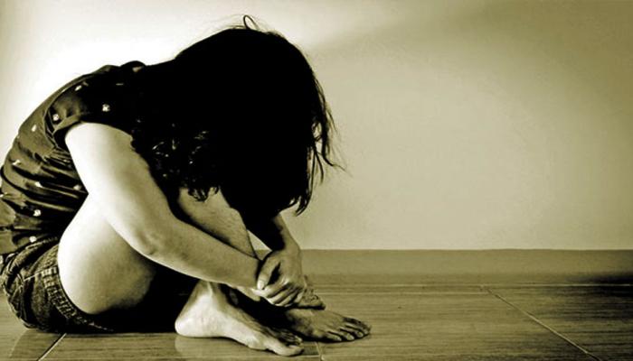 'मी शाळेतून यायचे तेव्हा आई आणि मामा मला ब्लू फिल्म दाखवायचे' 'मी शाळेतून यायचे तेव्हा आई आणि मामा मला ब्लू फिल्म दाखवायचे'