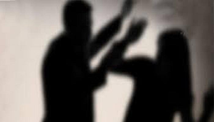 वर्षभरात महिला अत्याचाराच्या ११०२ तक्रारी दाखल, कारवाईचं काय? वर्षभरात महिला अत्याचाराच्या ११०२ तक्रारी दाखल, कारवाईचं काय?