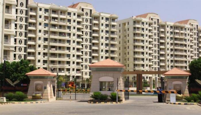 फ्लॅटच्या किंमती झाल्या कमी, जाणून घ्या घर खरेदीची योग्य वेळ फ्लॅटच्या किंमती झाल्या कमी, जाणून घ्या घर खरेदीची योग्य वेळ