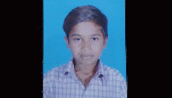 मगरीने हल्ला करत १४ वर्षीय मुलाला नदी पात्रातून नेले ओढून मगरीने हल्ला करत १४ वर्षीय मुलाला नदी पात्रातून नेले ओढून