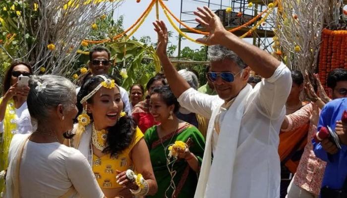 मिलिंद सोमणचा गर्लफ्रेन्डसोबतचा डान्स व्हीडीओ व्हायरल मिलिंद सोमणचा गर्लफ्रेन्डसोबतचा डान्स व्हीडीओ व्हायरल