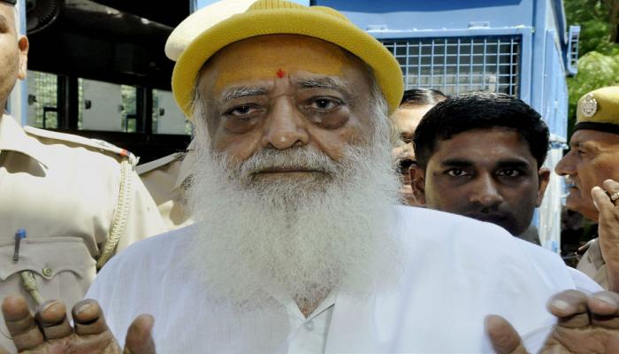 आसाराम बापूला जन्मठेपेची शिक्षा, अन्य दोघांना २० वर्षे तुरुंगवास आसाराम बापूला जन्मठेपेची शिक्षा, अन्य दोघांना २० वर्षे तुरुंगवास