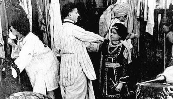 ज्यावेळी सिनेमात स्त्री-पात्रासाठी अभिनेत्री मिळत नव्हती... ज्यावेळी सिनेमात स्त्री-पात्रासाठी अभिनेत्री मिळत नव्हती...
